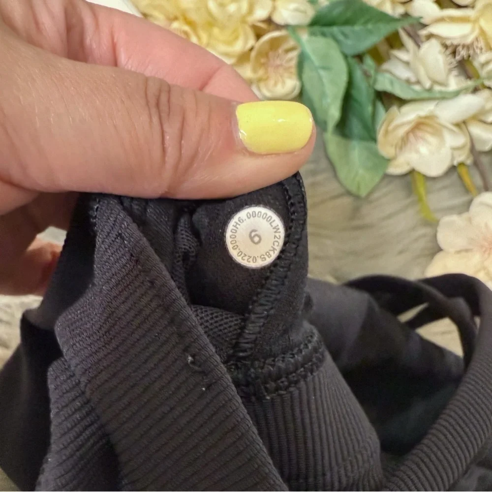 Lululemon Energy Black High Neck Longline Ribbed Luxtreme Sports Bra Sz 6